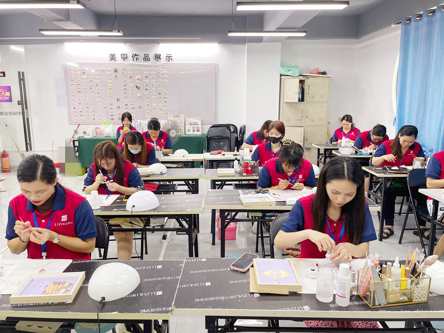 跳色美甲的特点，南宁美甲培训品牌详解