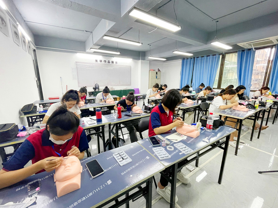 广西南宁美睫专业学校5月火热开班