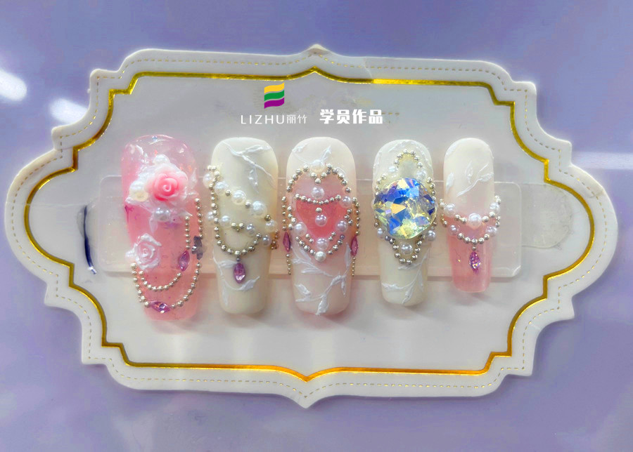 广西美甲实训课堂：堆钻美甲