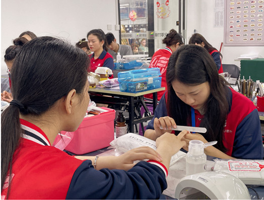 南宁美甲学校考试，检验学习成果