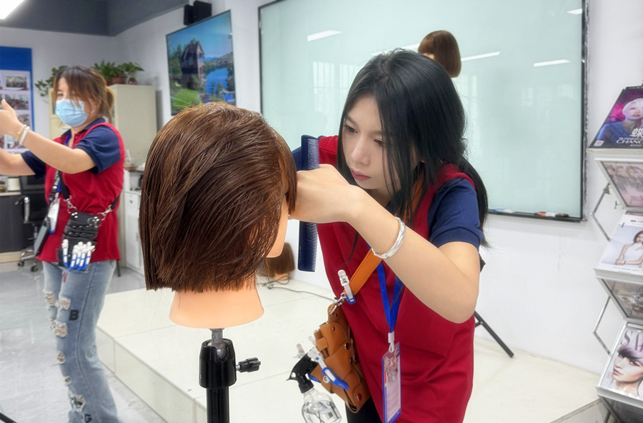 南宁学美发：经典厢式齐装是什么？