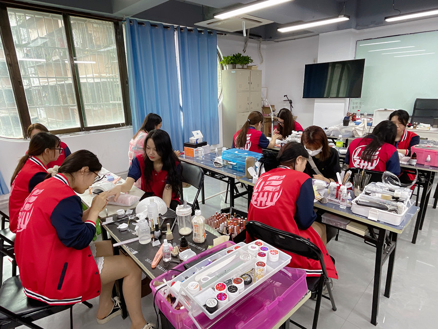 广西美甲学校教材：光疗贴片甲流程