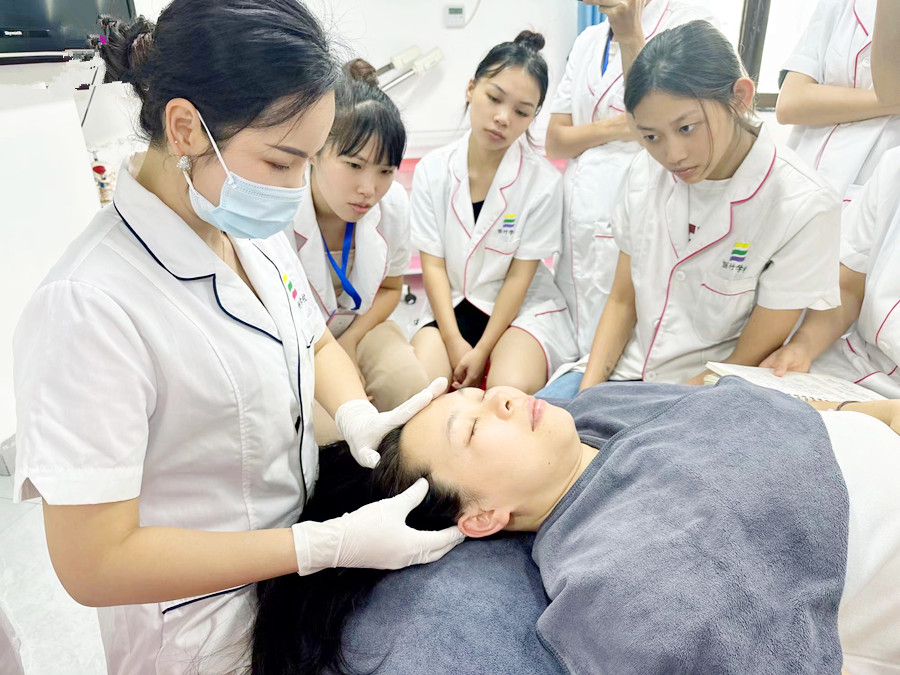 南宁美容教学实操：按摩头部的好处