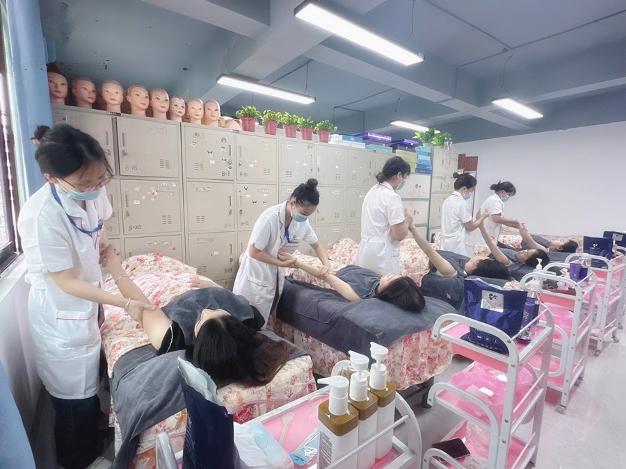 为什么要进行手部护理？南宁美容职业培训学校解答