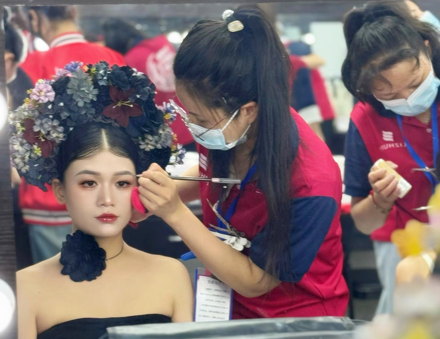 新中式簪花写真，零经验学化在广西学员作品