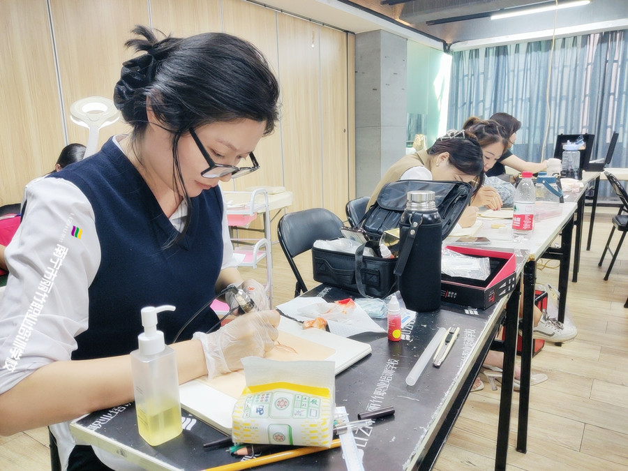 广西正规纹绣学校排行：纹绣设计关键点解析
