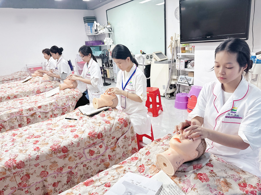 南宁培训美容师课程，从认识面部开始