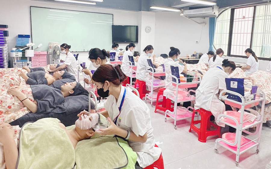 广西美容护肤推荐：夏季肌肤老化快的原因和降温妙招