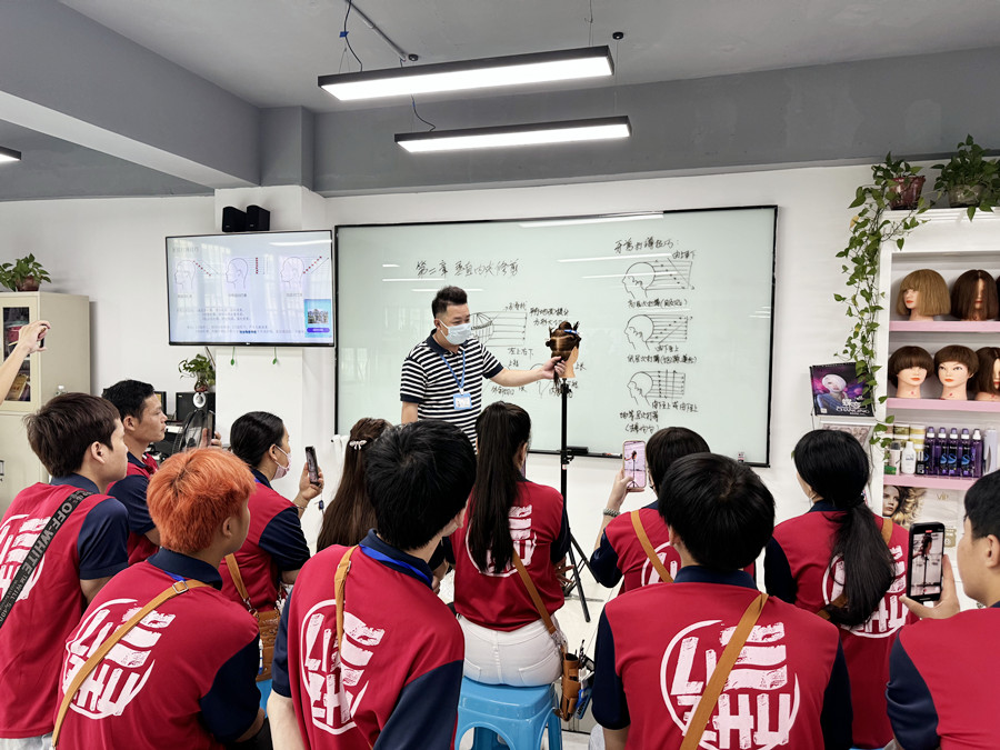 广西南宁学美发？广西美发学校怎么招生？