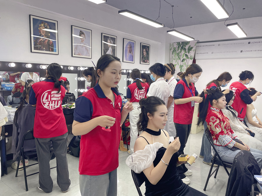 广西南宁化妆学校技能大赛花絮