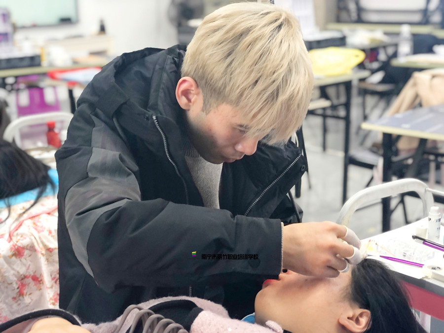 纹绣师都“害怕”的东西 | 广西纹绣技术解析