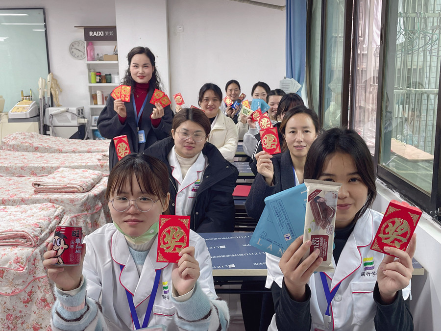 美容班的开学仪式感，南宁美容培训校园活动