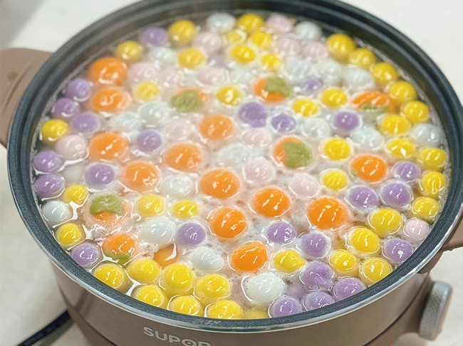南宁美业职业培训学校举行元宵活动