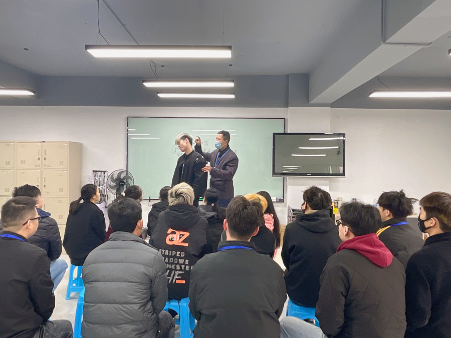 起发脚是什么？南宁学理发剪发培训