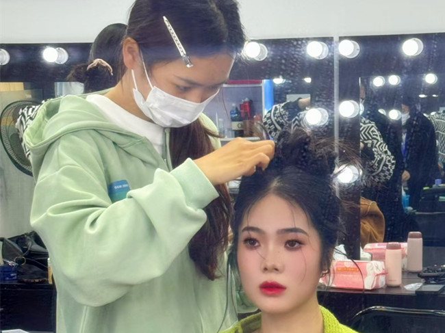 千金礼服造型，广西高彩造型学校学员作品