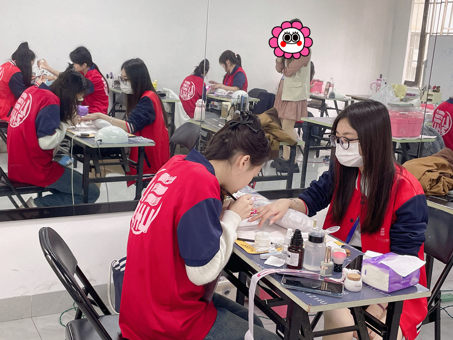 纸托光疗延长技巧，广西美甲专业教学