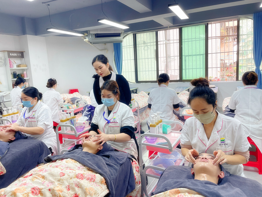 面部按摩手部操作技巧，广西美容一对一教学