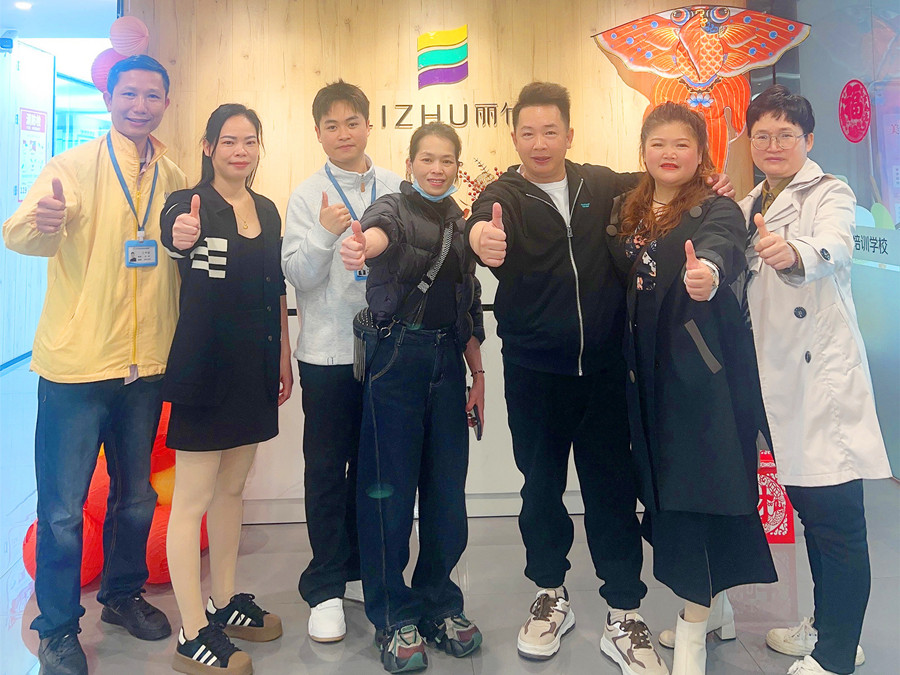 从左到右：李焕玲，卢素丰，方冬莹，梁丽丽.jpg