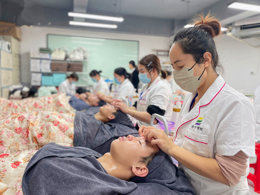 课堂实况 | 南宁美容护肤培训实操