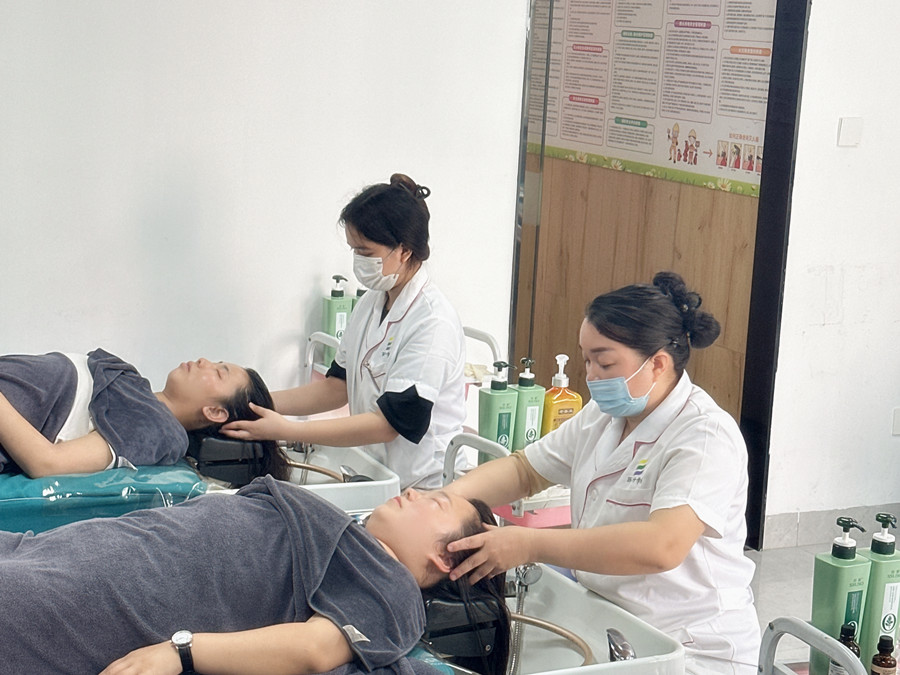 南宁头疗师：不同人群做头疗的好处