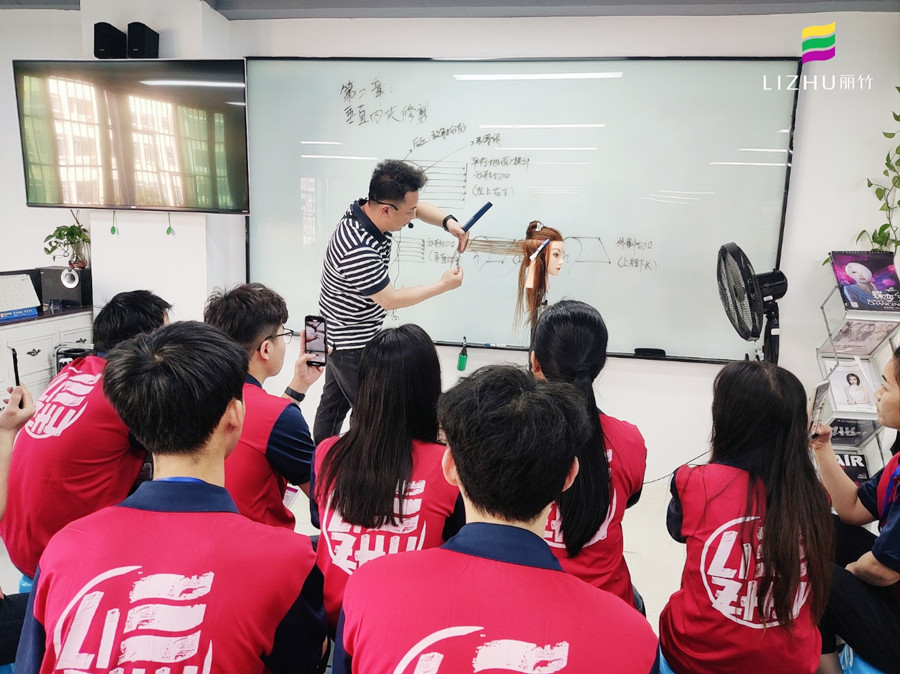 螳螂须发型的适合人群，广西美发修剪