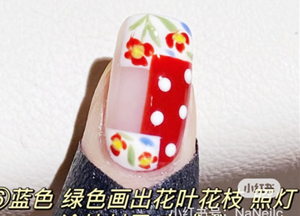 初高中毕业学美甲：复古小碎花美甲
