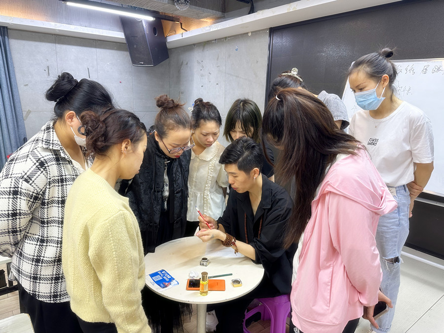 薄唇和厚唇的调整方法，广西纹绣进修深造培训​