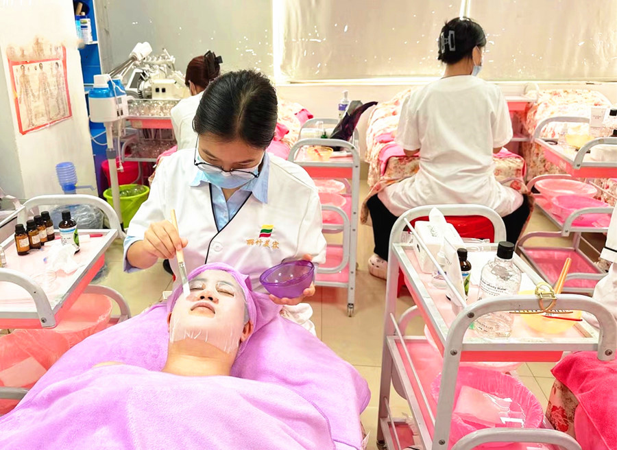 夏季补水的重要性，南宁美容护肤养颜学校分享