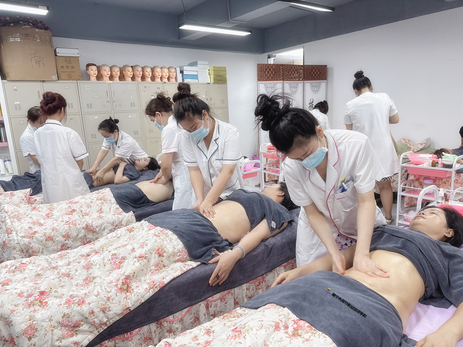 揉腹部有什么用？南宁健康管理培训