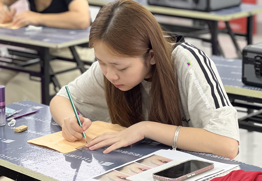 学纹绣0基础：如何在仿皮上操作眉形