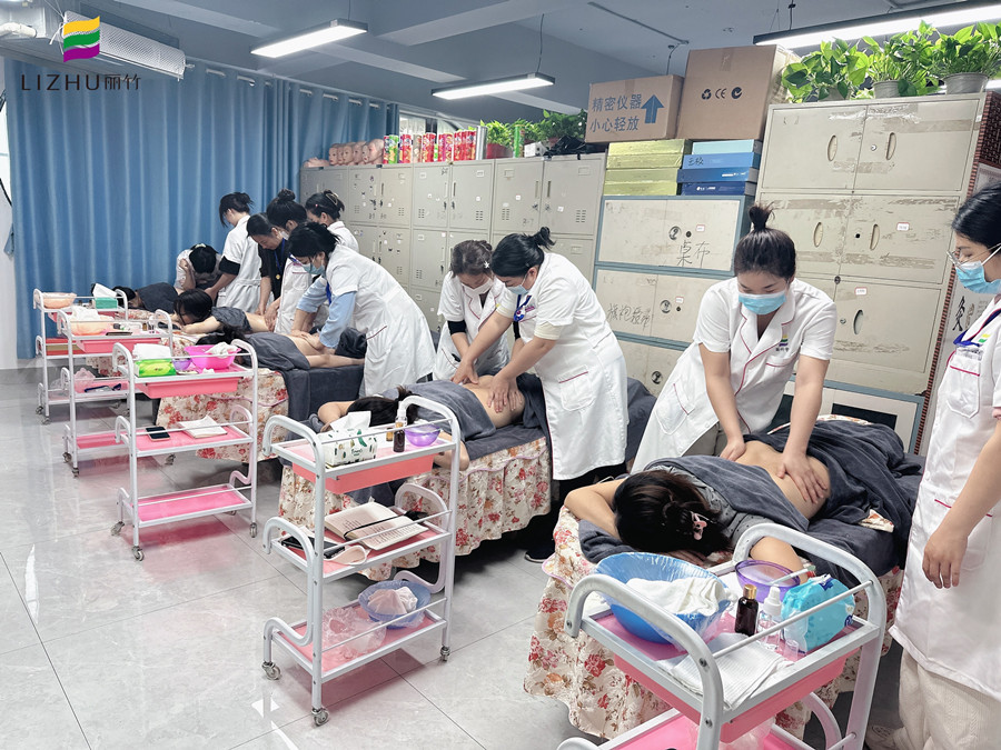 广西美容管理健康：身体按摩的好处