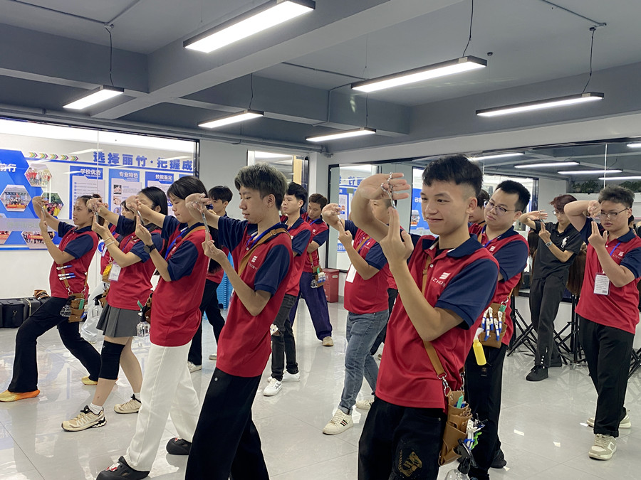 南宁美发女发培训班课堂花絮