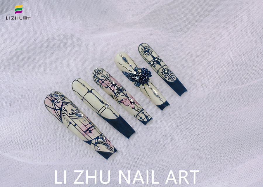 手绘花窗美甲，南宁美甲设计作品赏析