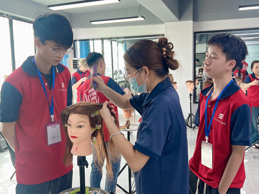 不同类型的标准杠打造卷发有何不同