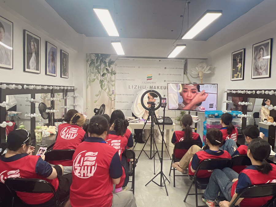 广西化妆手法示范：法式复古写真造型