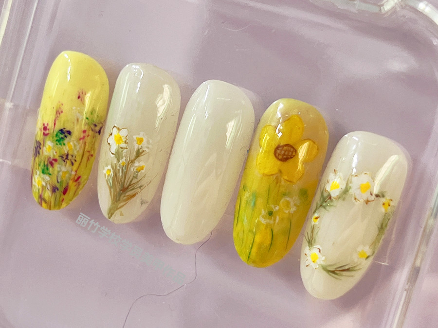 广西美甲课堂作品：春日彩绘花朵美甲