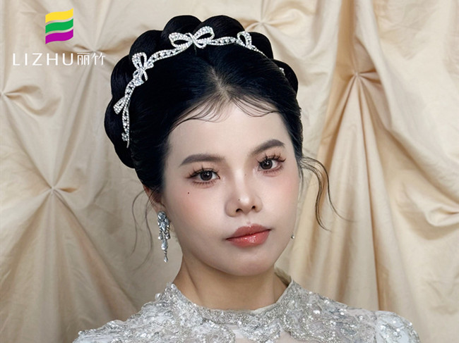 南宁新娘跟妆学习：婚礼新娘造型