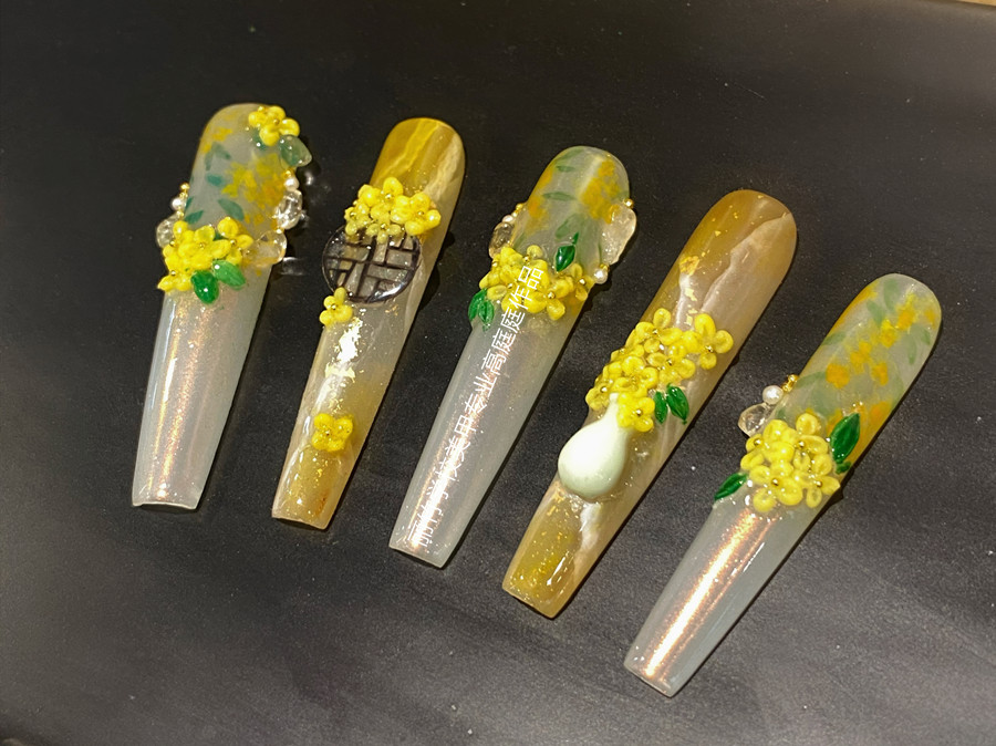 0基础学美甲作品：雕花美甲