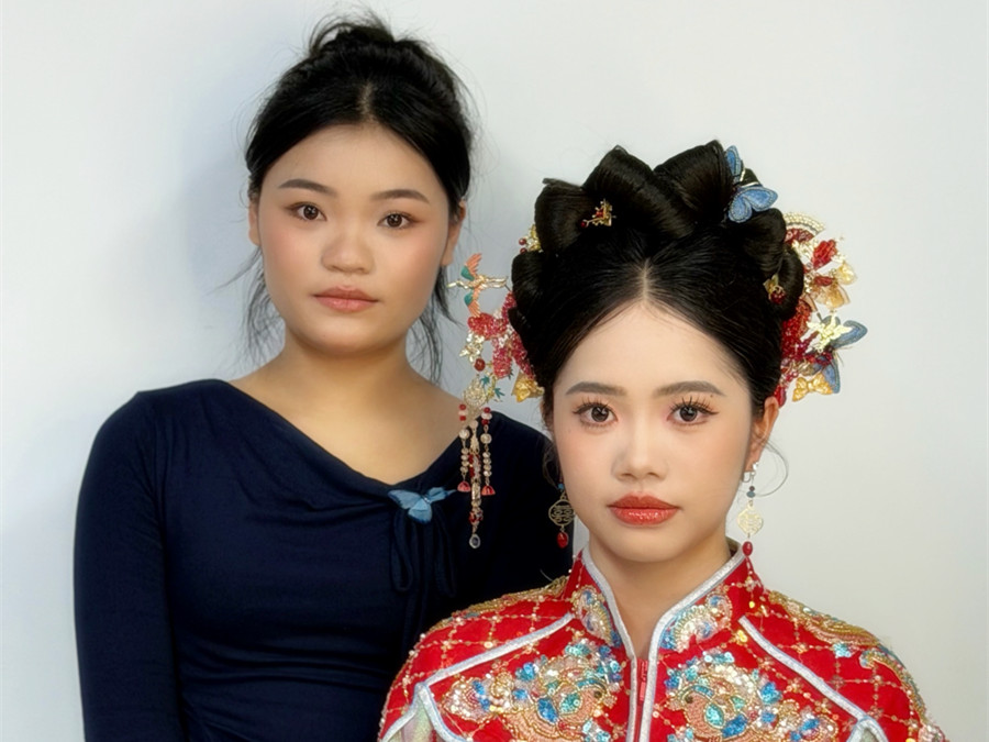 广西化妆高彩学员作品---秀禾新娘造型