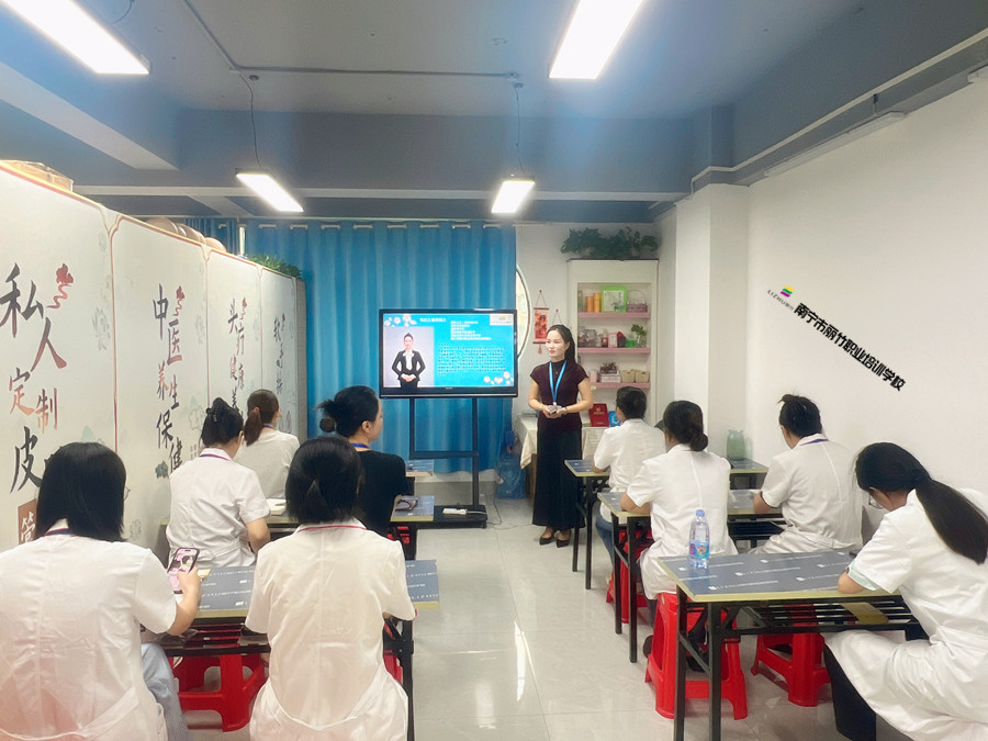 学习美容仪器的重要性，南宁美容进修培训