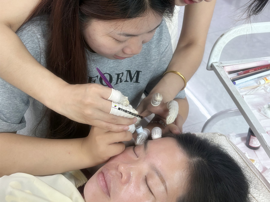 广西纹眉操作：纹眉脱痂后为什么不上色？