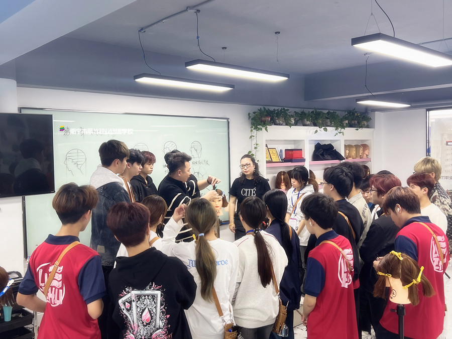 新手学女士精剪的误区，南宁学发型