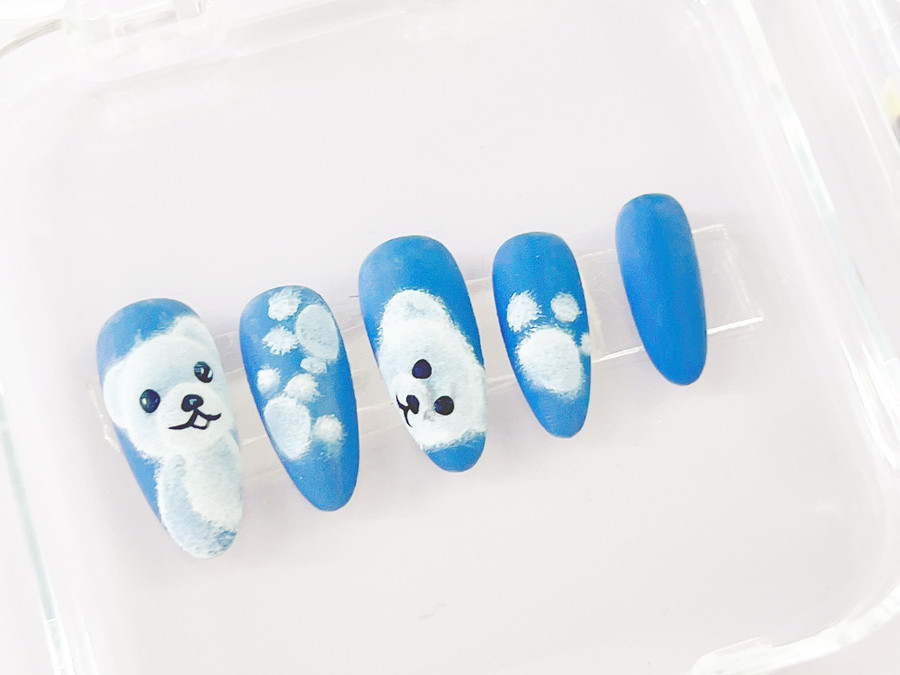 毛绒搓搓熊卡通美甲，南宁美甲进修深造作品