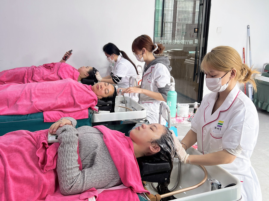 南宁头疗专业学校：新手头疗入门真人实操练习