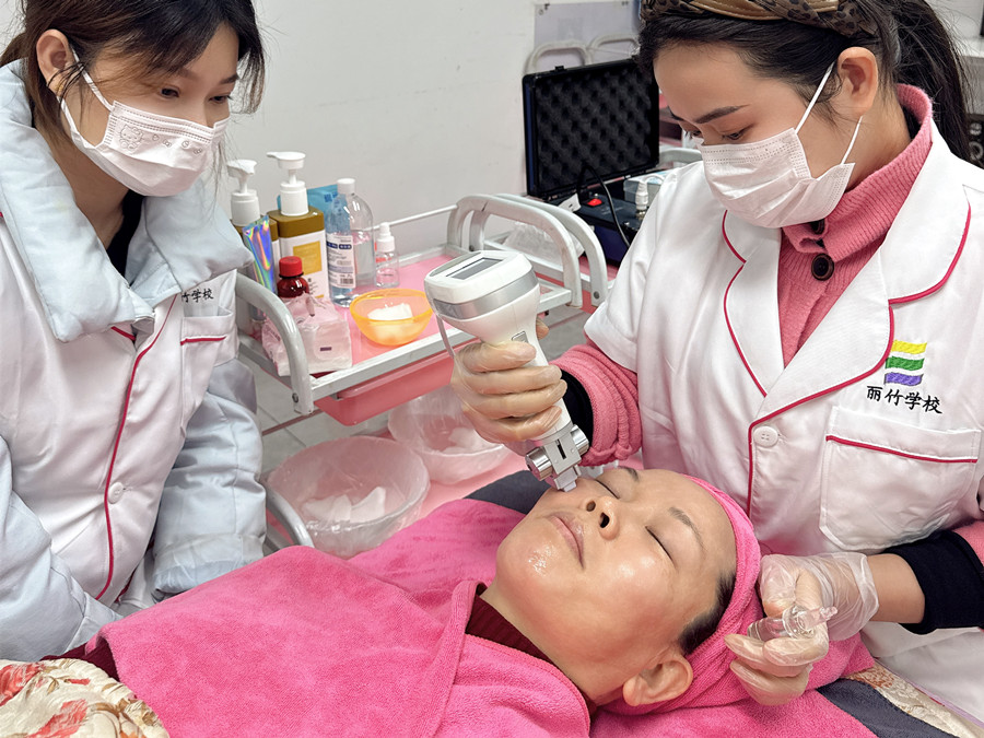 操作水光的步骤关键，南宁皮肤管理培训