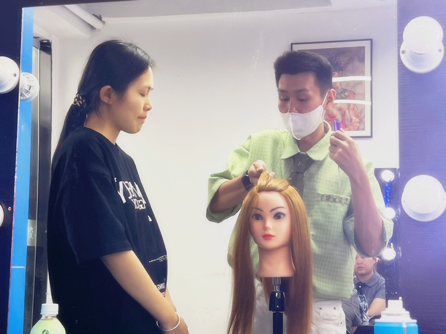 南宁化妆造型学校：日系俏皮编发