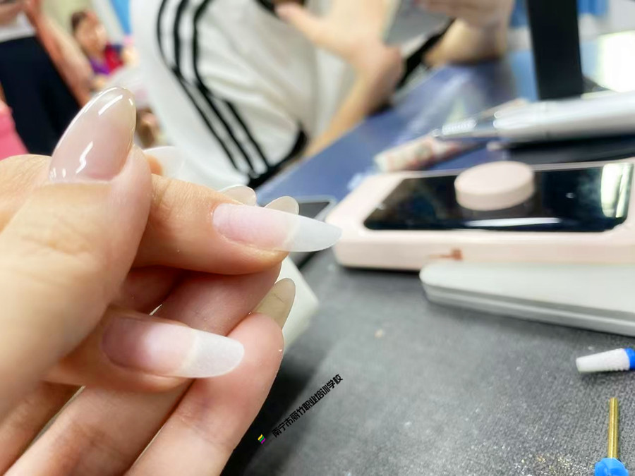 美甲建构塑型的好处，南宁美甲课程讲解