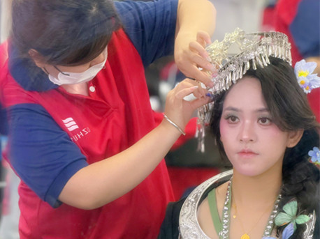 女生学化妆造型：民族风写真课堂