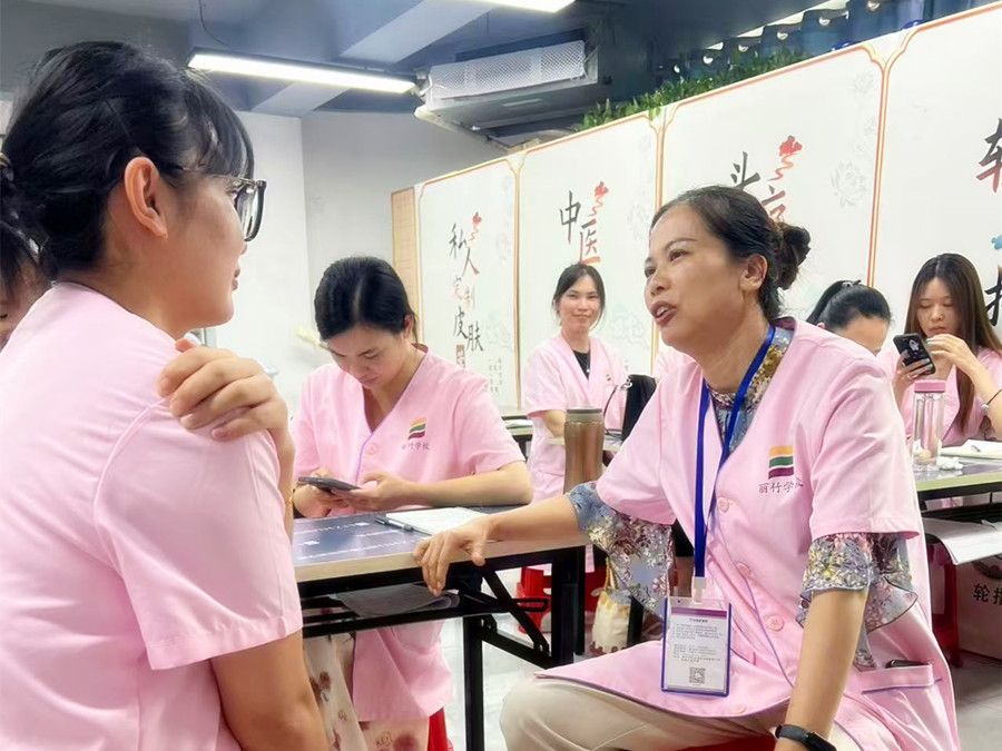 广西美容专业学校进行门店真人实操模拟课程