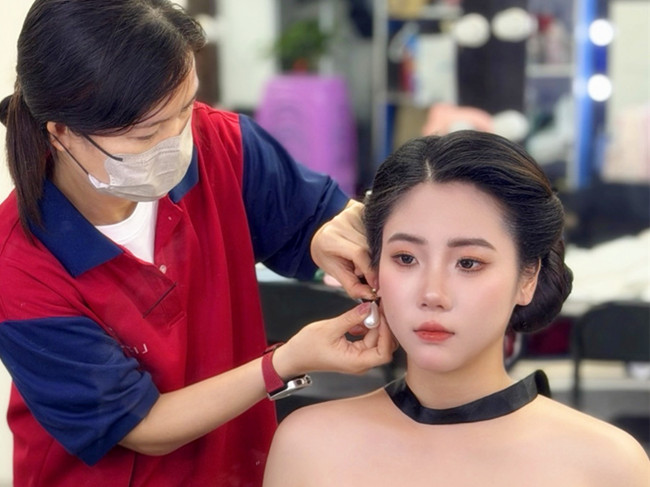 南宁化妆教学作品名---复古新娘造型